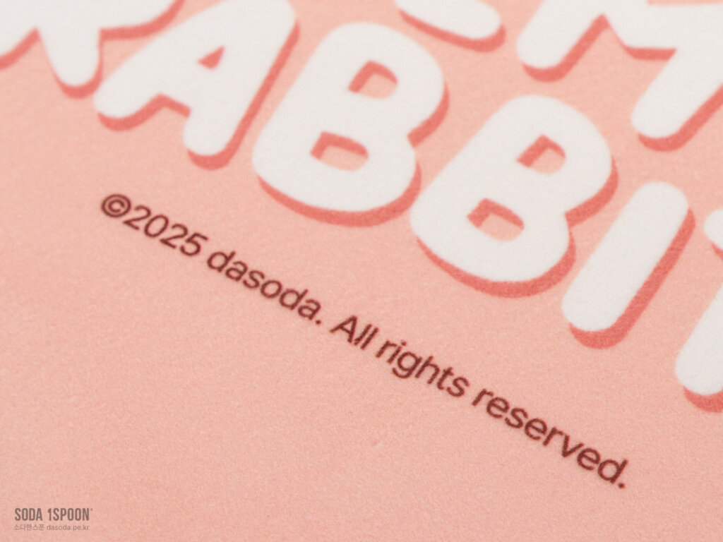 작은 글자를 자세히 보여주는 사진