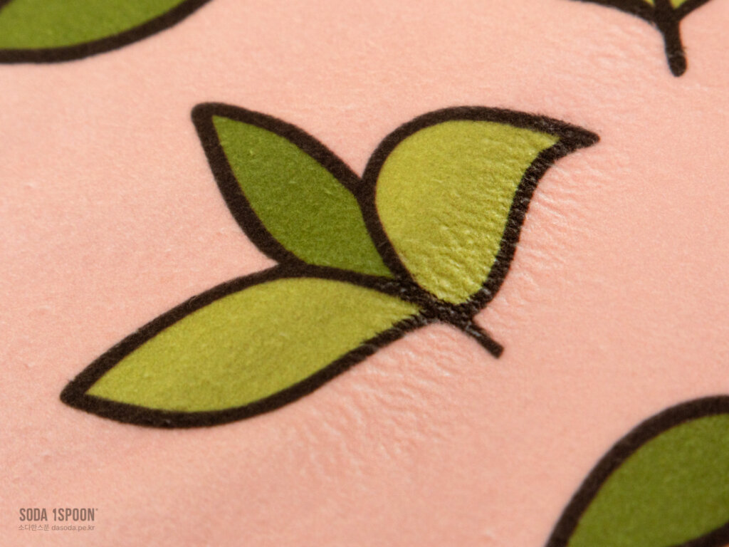 손으로 쓰다듬어서 털 방향이 바뀐 담요